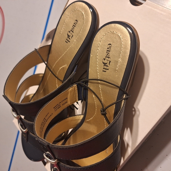 New East 5th Elegant Black Sandals with Cushioned Sole. Size 10 M - Picture 3 of 6